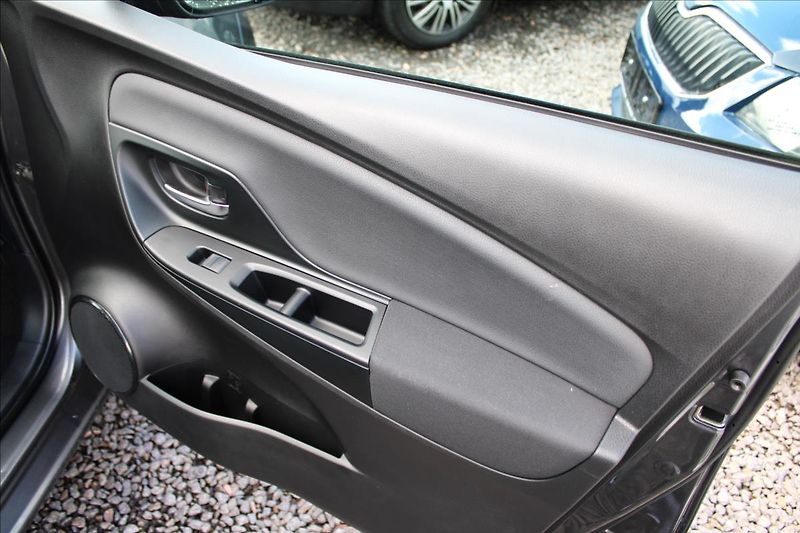 Toyota Yaris 1,5 Hybrid Comfort, Kamera - fotka 21 z 28