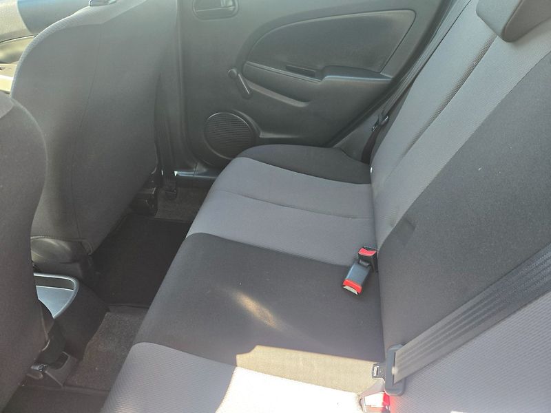 Mazda 2 (2010) 1.3 i Klima - fotka 9 z 21