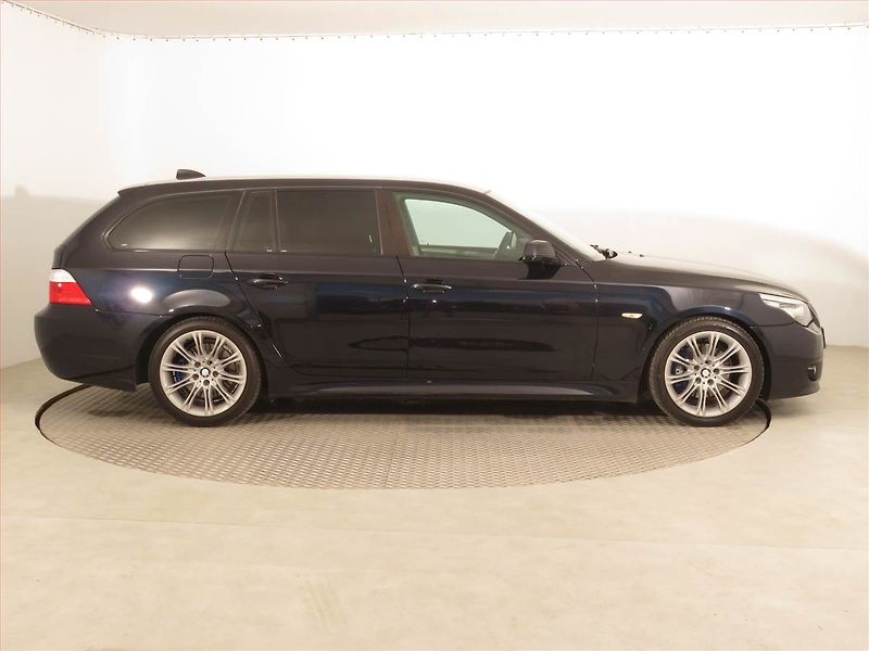 BMW Řada 5 (2010) M Paket 520d, Serv.kniha, Navi - fotka 6 z 16