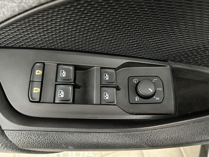 Škoda Octavia 1.5 TSI Top selection - fotka 16 z 23
