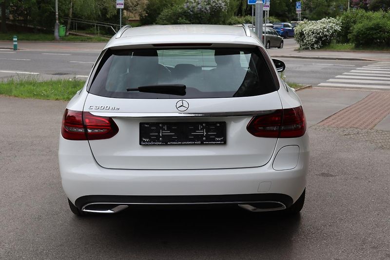 Mercedes-Benz Třídy C 300de PLUG-IN HYB KOMBI 225kW - fotka 12 z 48