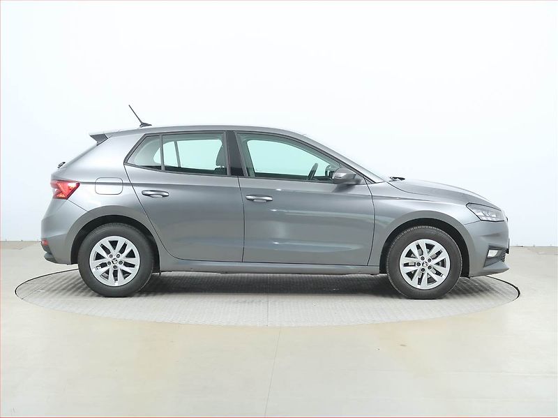 Škoda Fabia (2024) 1.0 TSI, Selection, FullLed - fotka 6 z 17