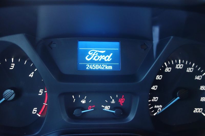 Ford Tourneo Custom 2,2TDCi 8 MÍST TOURNEO - fotka 25 z 33
