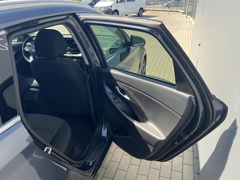 Hyundai i30 (2020) - fotka 35 z 44