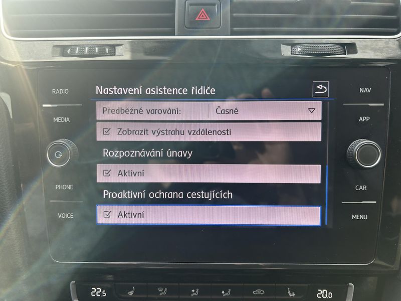Volkswagen Golf 2,0TDi Highline NAVI LEDMATRIX - fotka 65 z 69