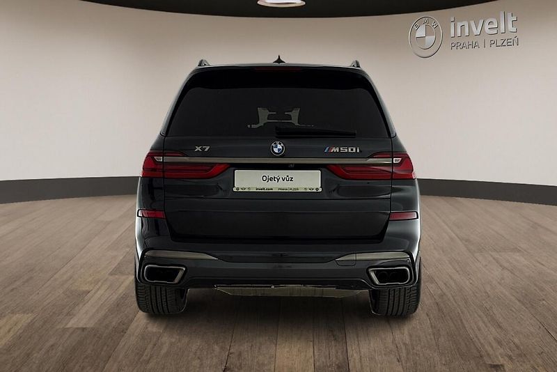 BMW X7 M50i - fotka 4 z 31