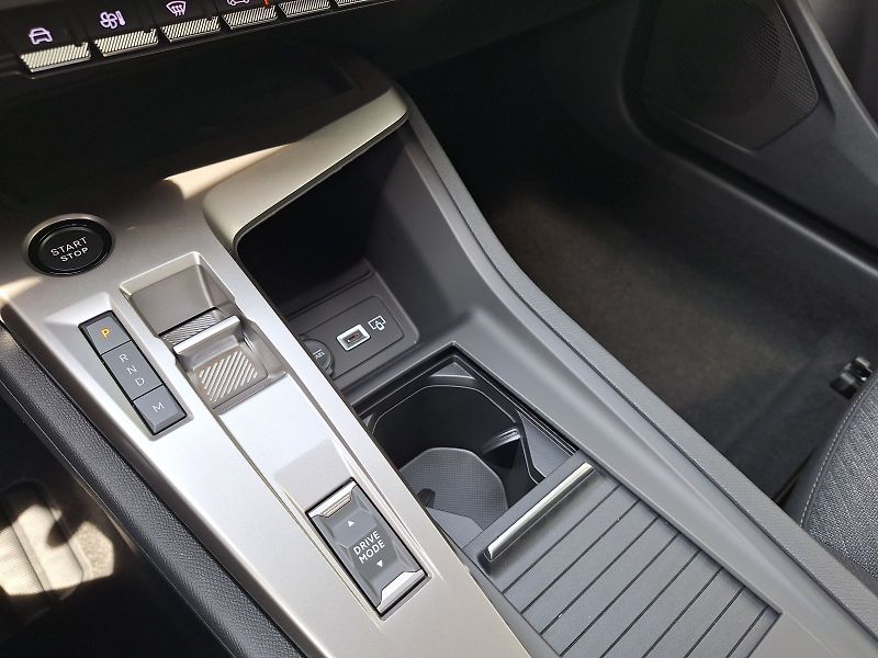 Peugeot 308 (2026) 308 STYLE Hybrid 145 e-DCS6 - fotka 16 z 18