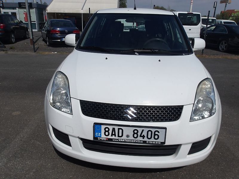Suzuki Swift 1,3i  ČR 2xKLÍČE,KLIMA ! - fotka 4 z 27