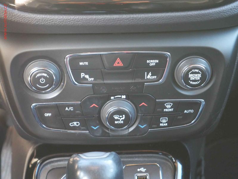 Jeep Compass (2017) 2.0 MJT 4x4, AT, navi, park - fotka 12 z 15
