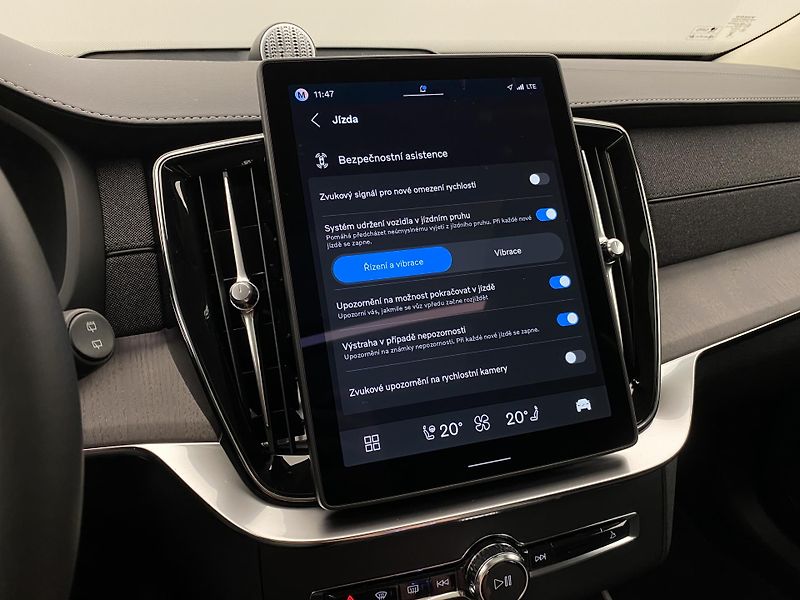 Volvo XC90 (2026) T8 AWD RECHARGE DARK ULTRA - fotka 54 z 75