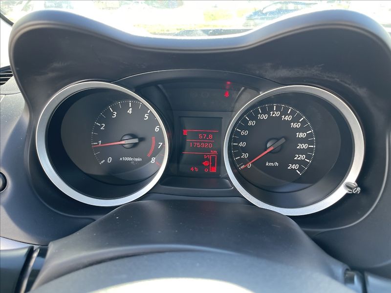 Mitsubishi Lancer 1,6 i 86kw Invite Klima Tažné - fotka 15 z 33