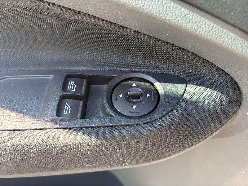 Ford C-MAX - fotka 15 z 19