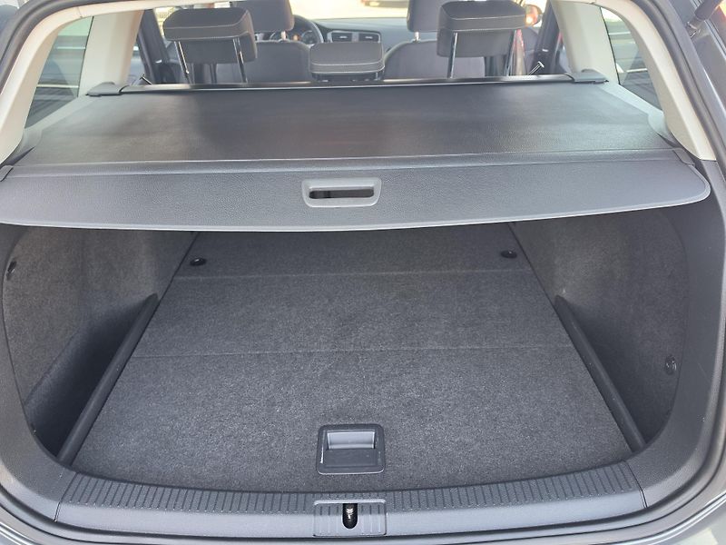 Volkswagen Golf 1.5 TSI 96kw Led  Kuže Navi - fotka 8 z 17