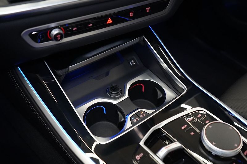 BMW X5 30d xDrive, Ventilace, Tažné - fotka 40 z 49