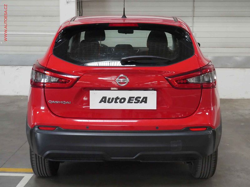 Nissan Qashqai (2020) 1.3 DIG-T, ČR, AC, temp - fotka 5 z 14