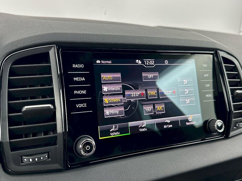 Škoda Karoq (2025) DSG 2.0TSI 140kW 4x4 SportLine - fotka 20 z 37
