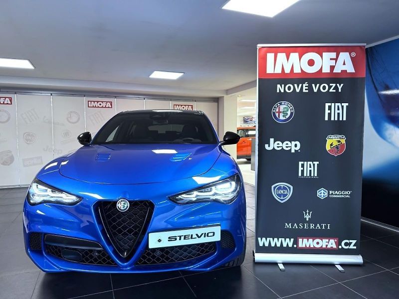 Alfa Romeo Stelvio (2026) 2.9 V6 BiTurbo 520k QV Carbon - fotka 2 z 25