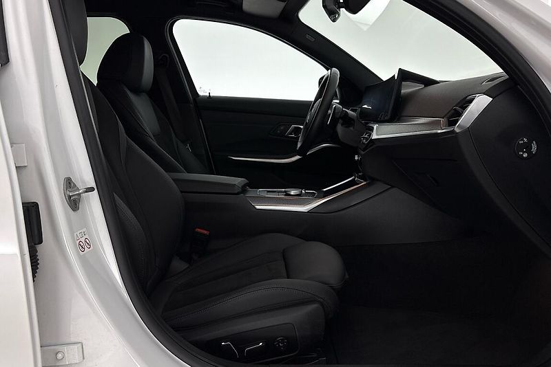BMW Řada 3 řady 3 | 320d xDrive - fotka 14 z 27