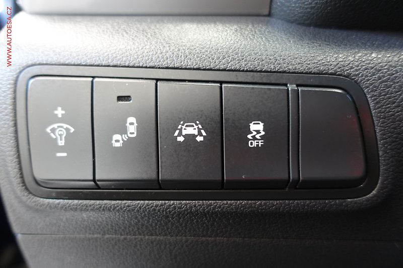 Hyundai Tucson (2016) 2.0CDi 4x4, ČR, Navi, AC - fotka 15 z 24