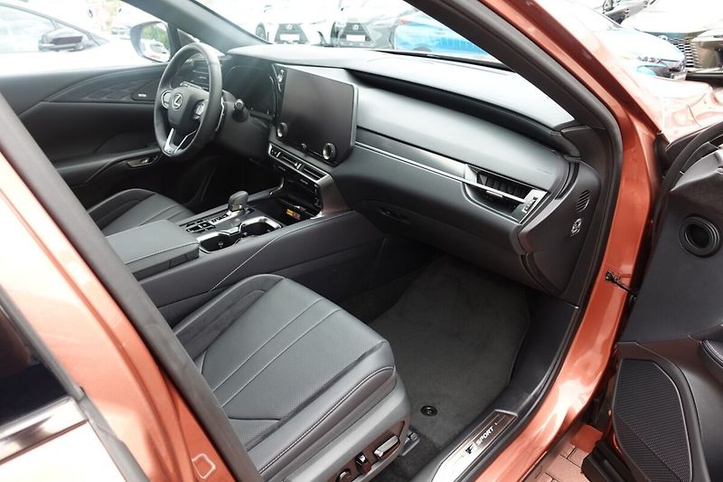 Lexus RX RX500h F Sport Plus Panoramic - fotka 13 z 40