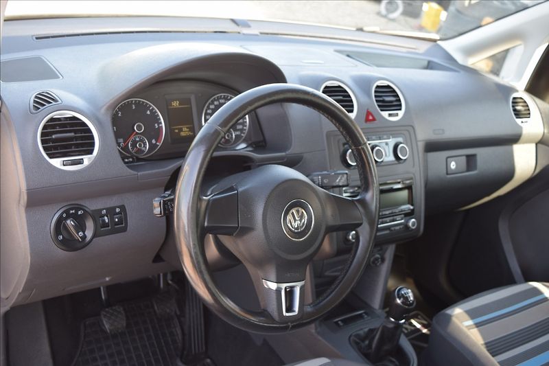 Volkswagen Caddy 1,6 TDI 77KW BEZ KOROZE - fotka 16 z 48