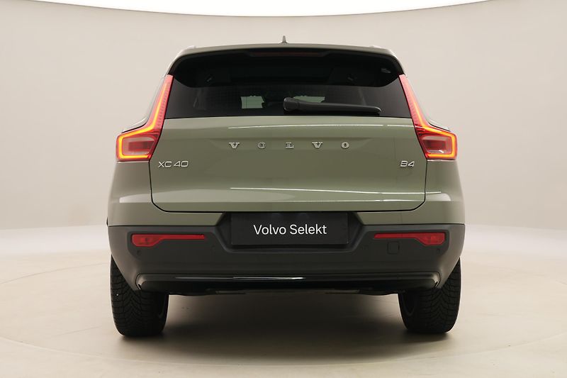 Volvo XC40 B4 DARK ULTRA AUT CZ - fotka 12 z 59