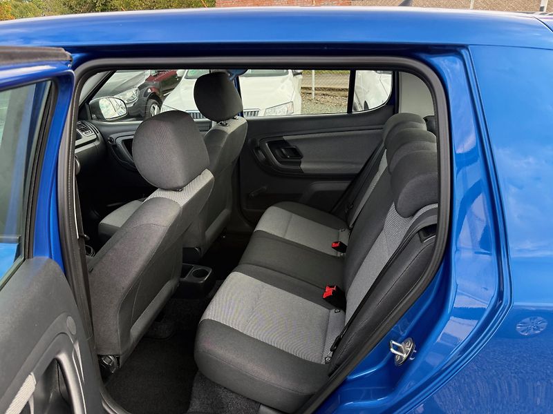 Škoda Fabia 1.2i KLIMA - fotka 8 z 12