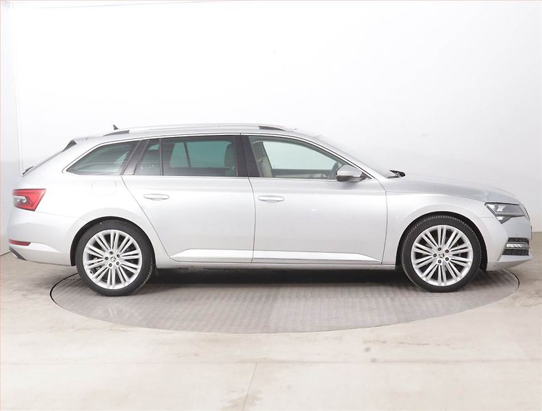 Škoda Superb (2023) Laurin&Klement 2.0 TDI - fotka 6 z 19