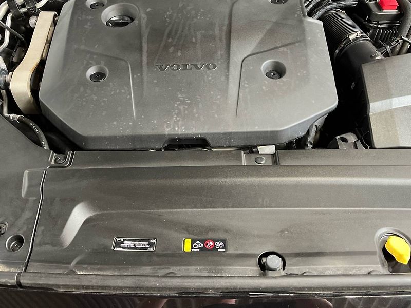 Volvo V90 (2024) B4 AWD diesel Ultimate Auto - fotka 17 z 20