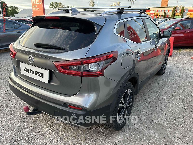 Nissan Qashqai (2017) 1.6 DIG-TURBO, ČR, Navi, AC - fotka 2 z 3