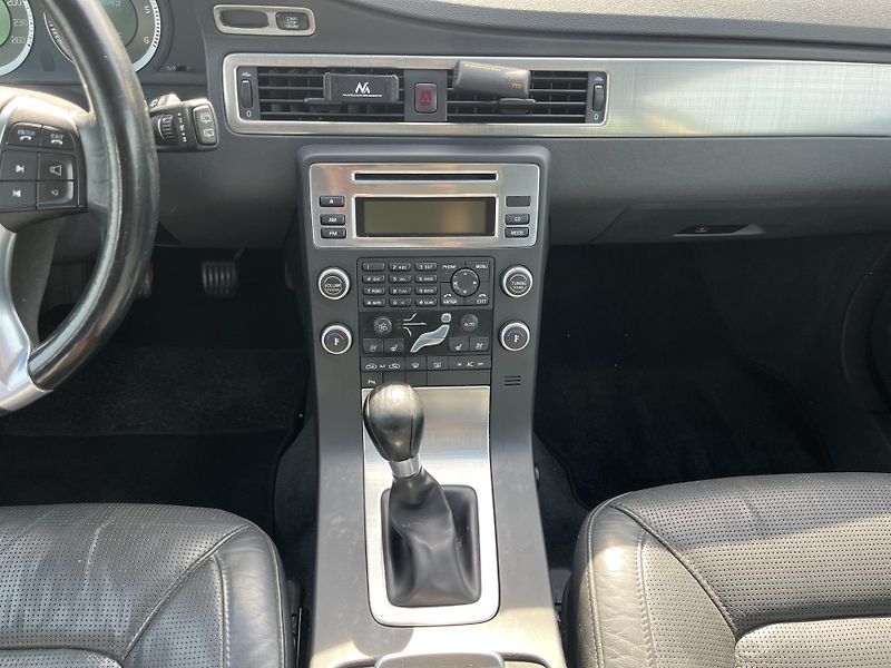 Volvo V70 (2009) 2.4D5 151KW REZERVACE! - fotka 19 z 21