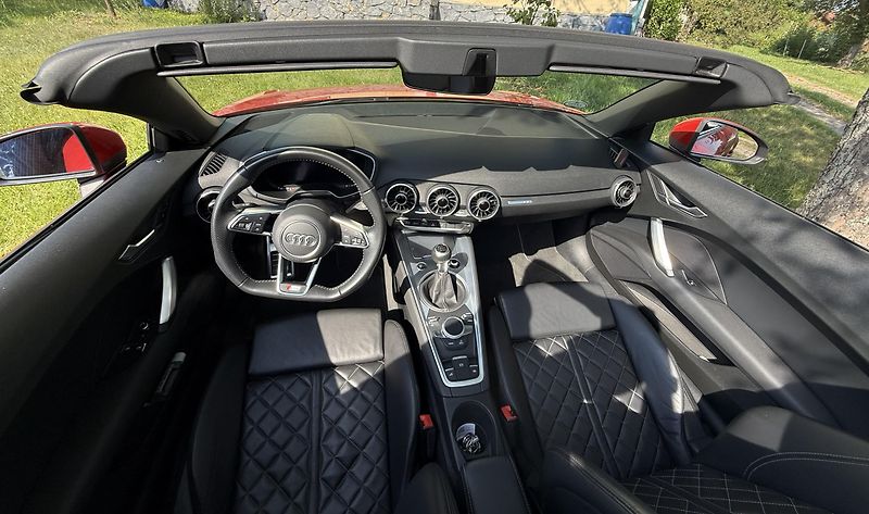 Audi TT (2016) Audi TT Roadster S-line - fotka 13 z 18