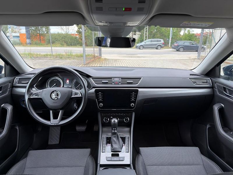 Škoda Superb 2.0 TDI 110 kW DSG, navigace - fotka 8 z 21