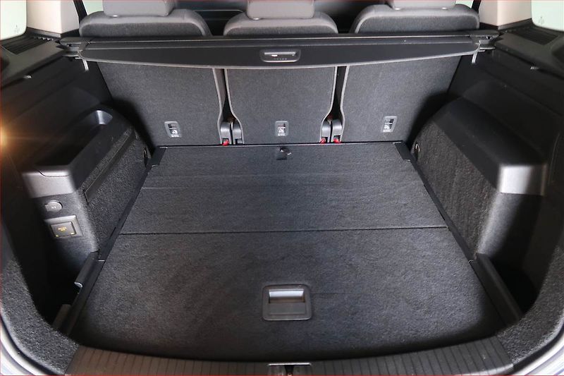Volkswagen Touran (2023) 2.0 TDI - fotka 14 z 18
