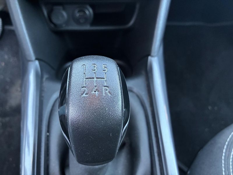 Peugeot 2008 1,2-60kW,KLIMA,ČR    - fotka 19 z 23