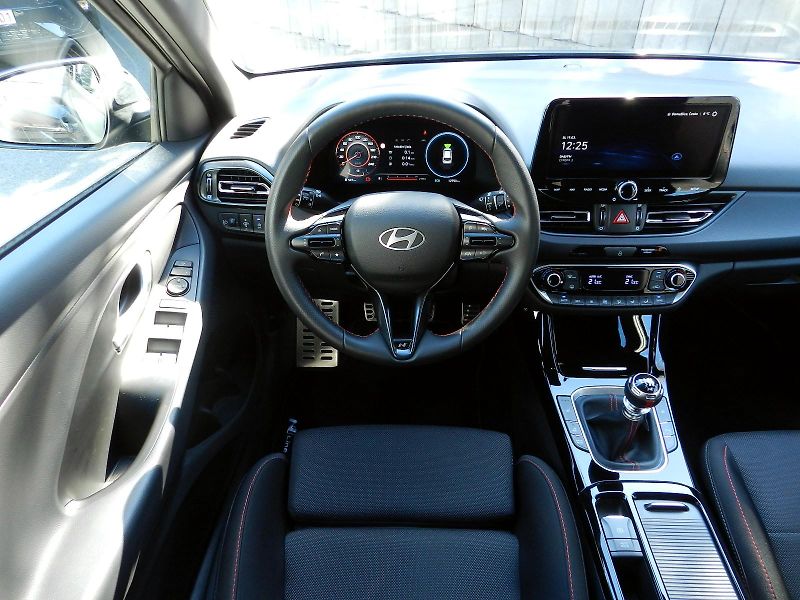 Hyundai i30 N-LINE FL 1.5 T-GDI 103 kW DPH - fotka 19 z 29
