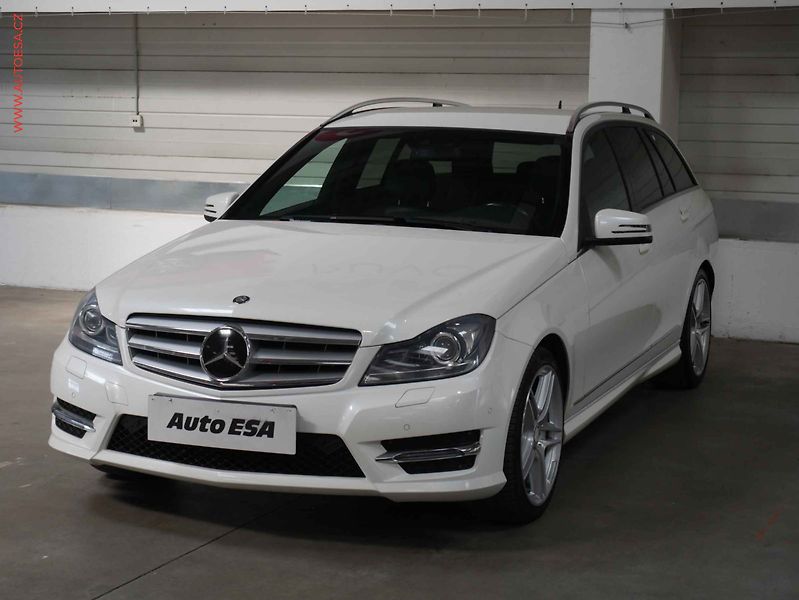 Mercedes-Benz Třídy C (2013) 1.6 C180, AT, navi, xenon - fotka 3 z 26