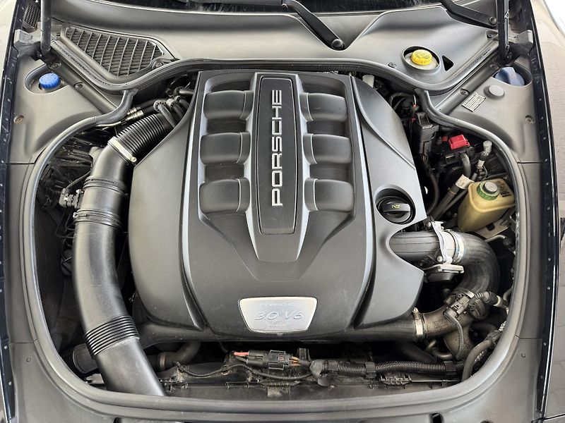 Porsche Panamera Diesel*221kW*Chrono*Webasto - fotka 33 z 33