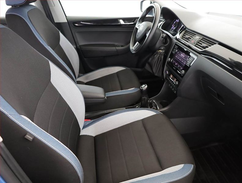 Škoda Rapid (2018) Style 1.0 TSI, Park. senzory - fotka 7 z 16