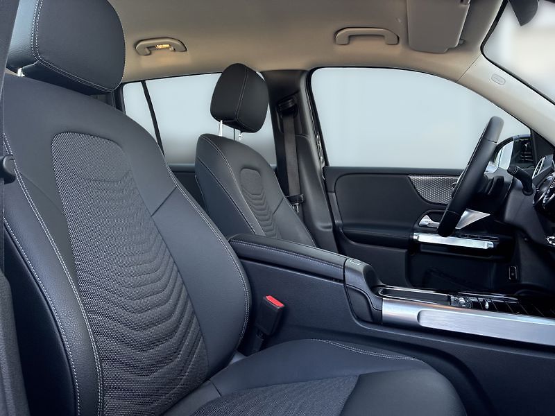 Mercedes-Benz GLB 200 d 4MATIC - fotka 14 z 18