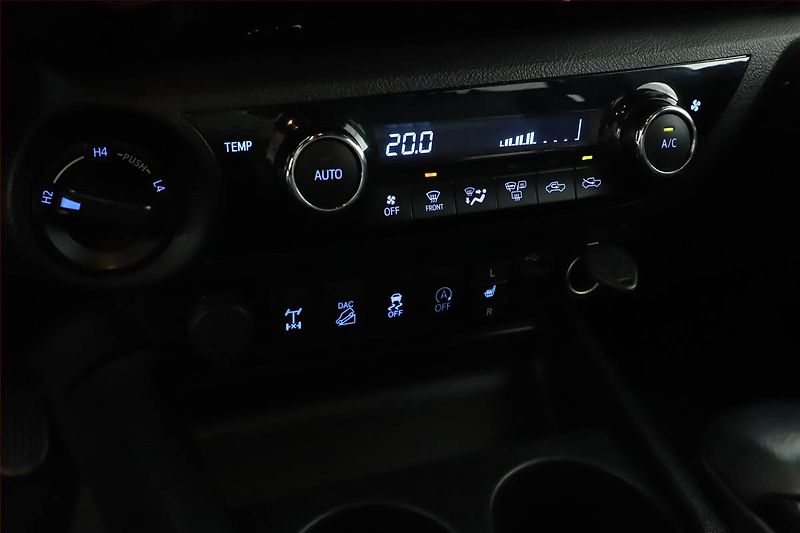 Toyota Hilux (2019) 2.4 D-4D - fotka 16 z 18