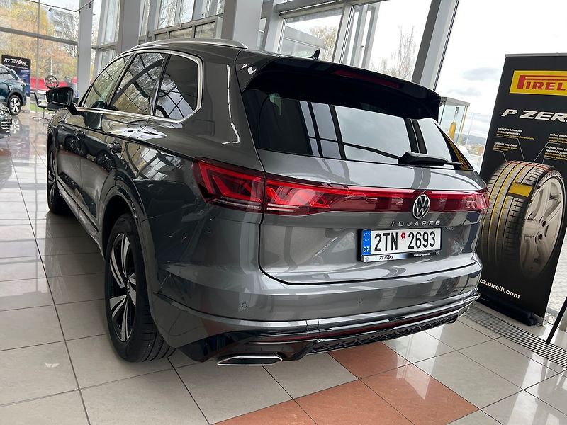 Volkswagen Touareg R-line 3,0TDI 210kW - fotka 4 z 22