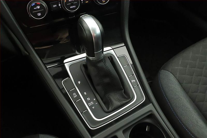 Volkswagen Golf (2018) Highline 2.0 TDI, Automat - fotka 13 z 21
