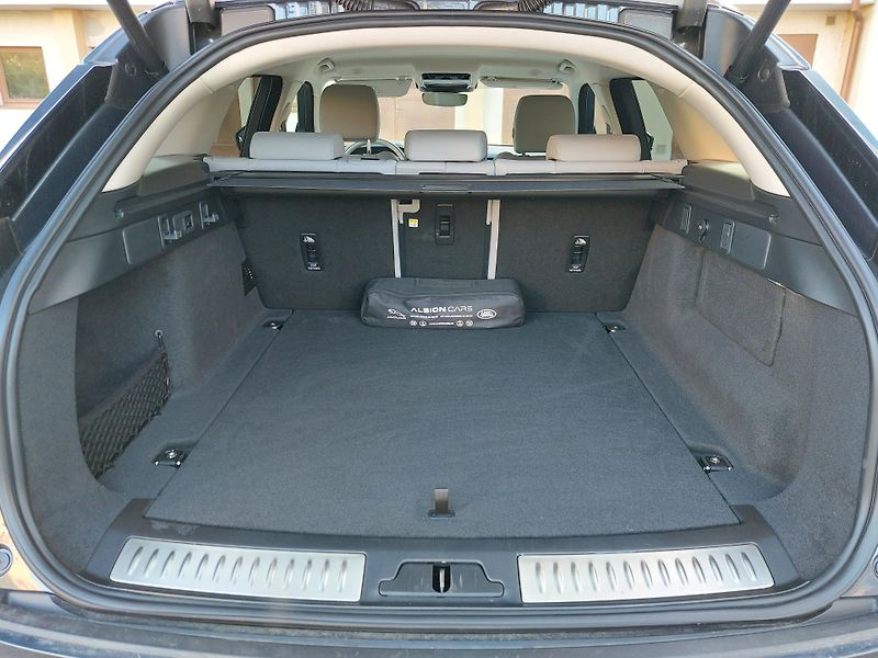Land Rover Range Rover Velar (2024) 2,0 D200 S AWD - fotka 16 z 19