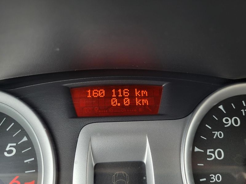 Renault Clio GRANDTOUR 1.2 i 16V ČR 1.majit - fotka 11 z 41