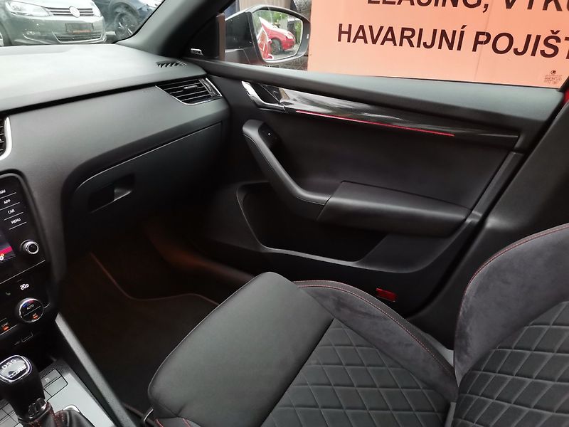 Škoda Octavia (2018) 2.0TDi 135ke RS Challenge DSG - fotka 23 z 32