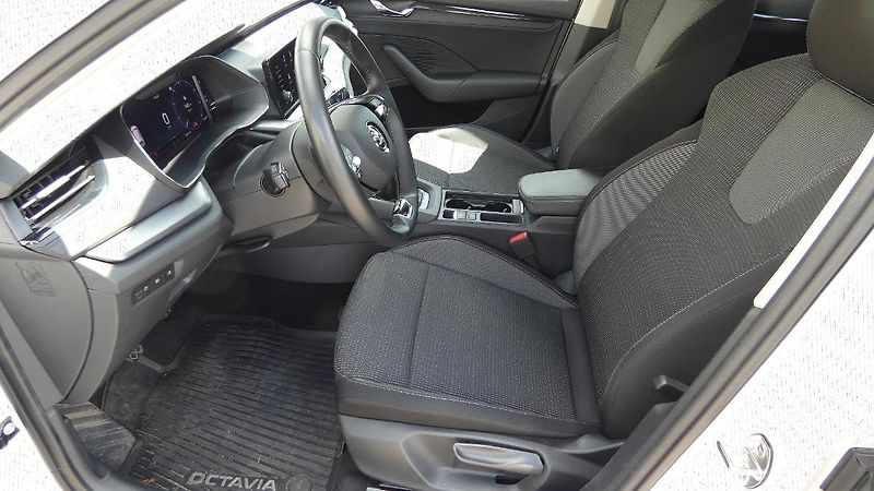 Škoda Octavia Combi 2,0 TDI Ambition - fotka 19 z 23