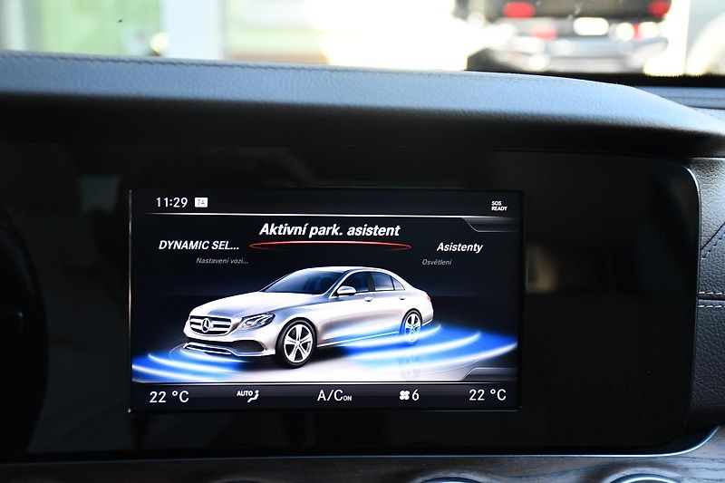 Mercedes-Benz Třídy E 350d - fotka 35 z 42