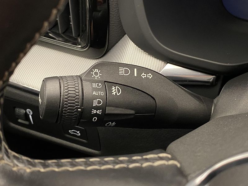 Volvo XC60 B6 AWD R-DESIGN AUT  - fotka 22 z 52