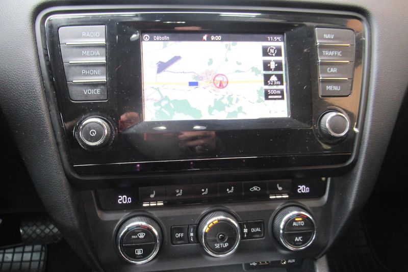 Škoda Octavia 2.0 TDI DSG NAVIGACE XENONY - fotka 12 z 27